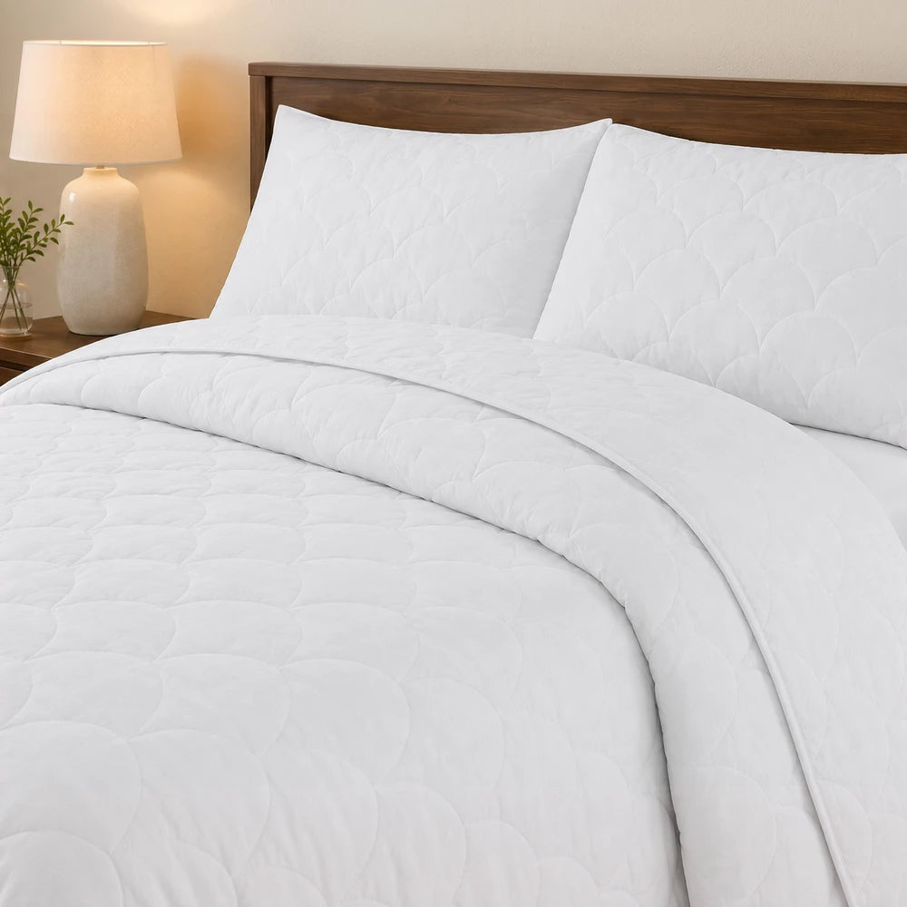 Carducci Washer Quilt Set in white with scalloped quilting, a machine-washable bedding option.