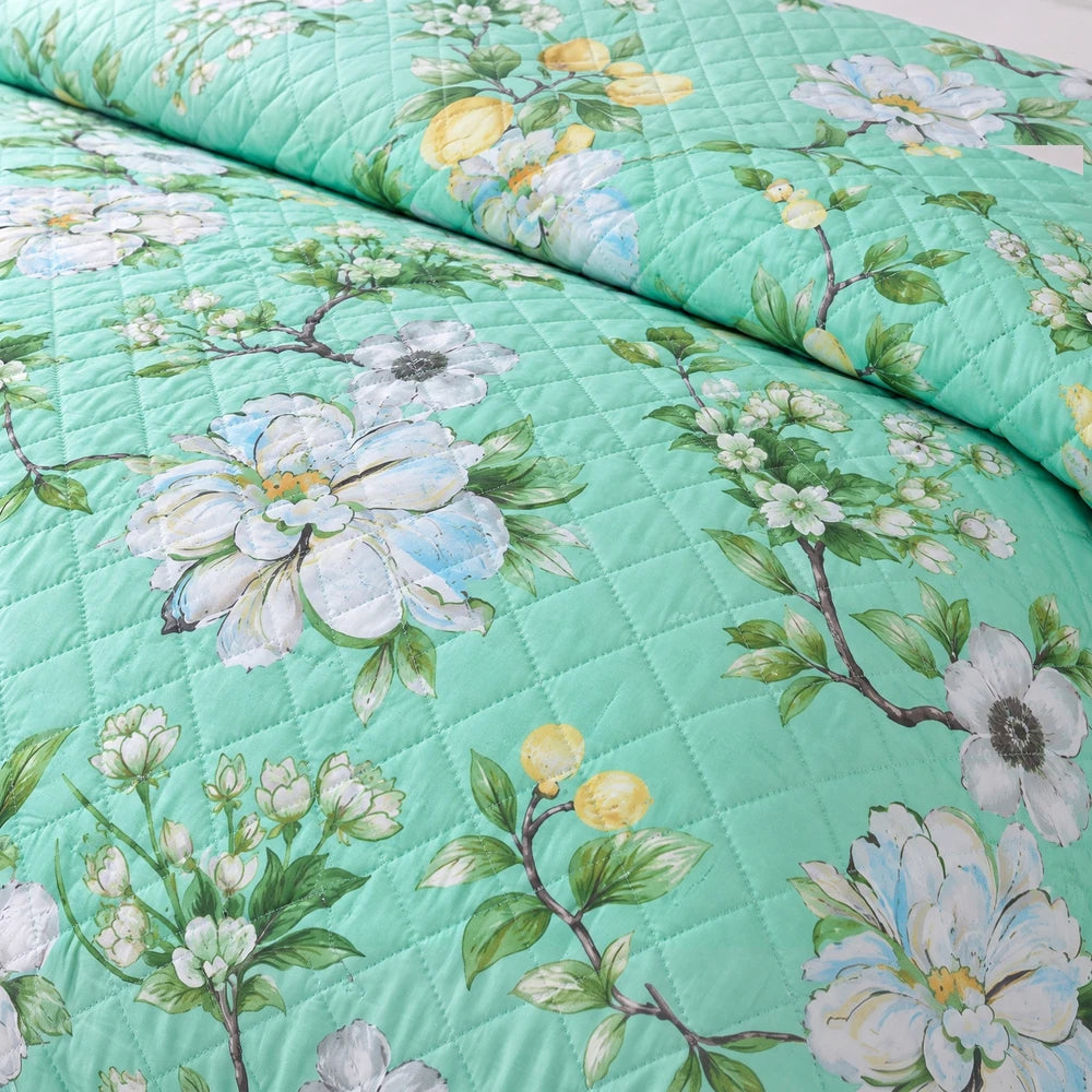 Ultrasonic 1-Piece Printed Quilt in mint green with large white and blue floral pattern, 220 x 200 cm.