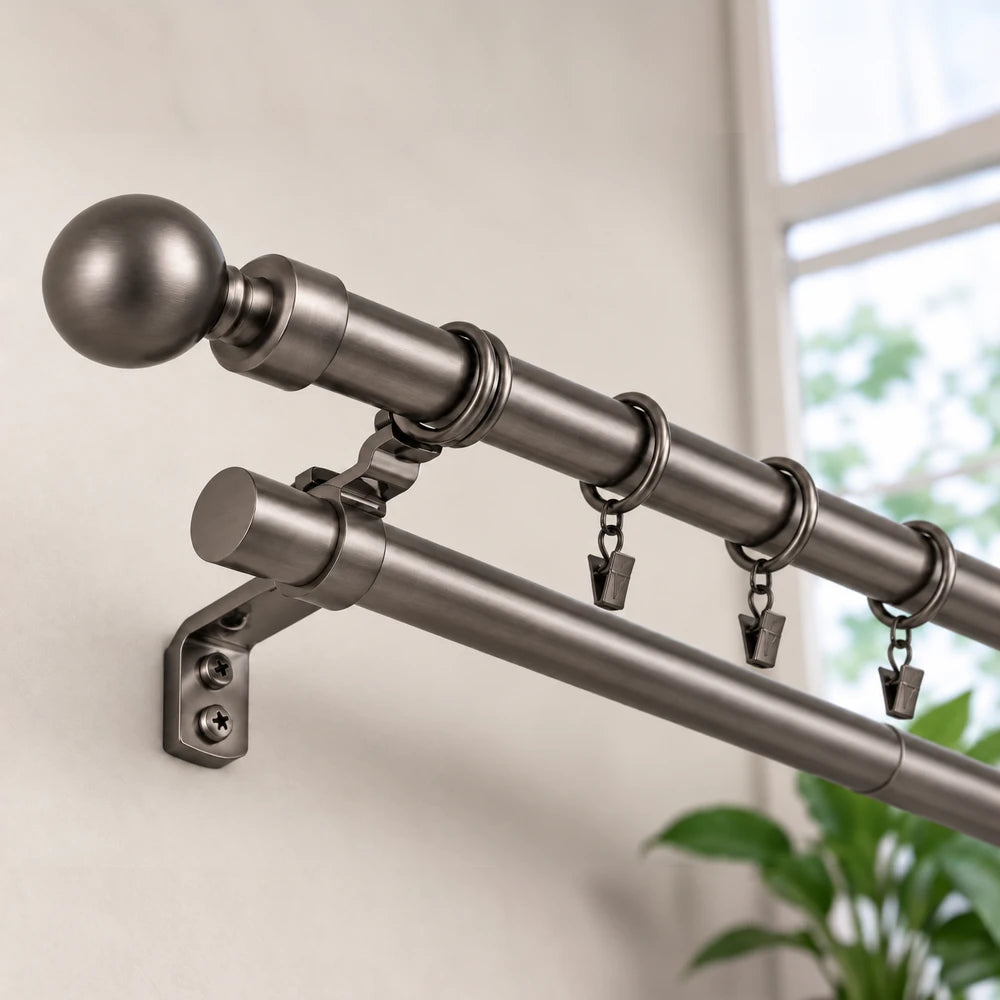 Extendable Curtain Rod 1.5-3.0 m in brushed nickel with ball finial and metal brackets for sturdy mounting.