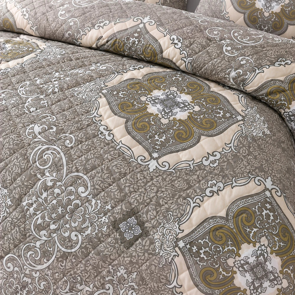 Ultrasonic 1-Piece Printed Quilt in beige and brown, with ornate scroll patterns and quilted texture, 220 x 200cm.