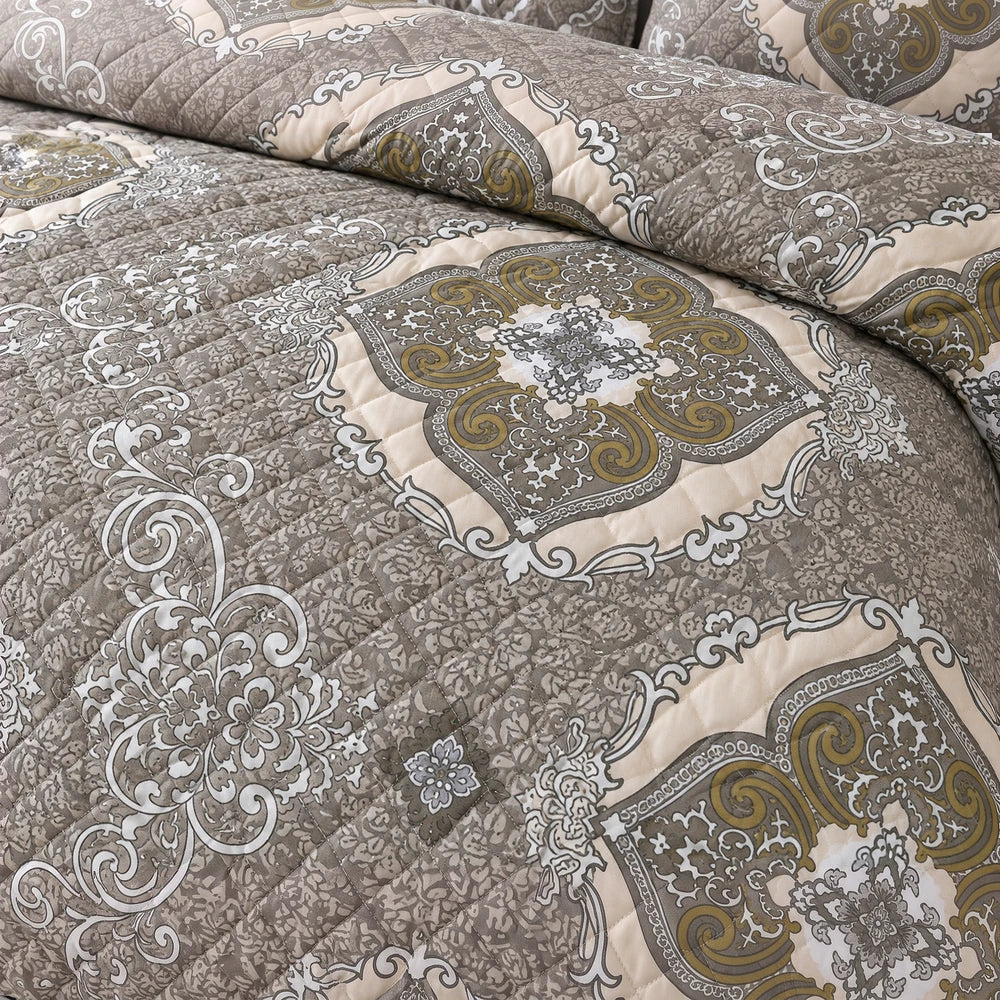 Ultrasonic 1-Piece Printed Quilt in taupe and beige with ornate damask pattern, 220 x 200cm.