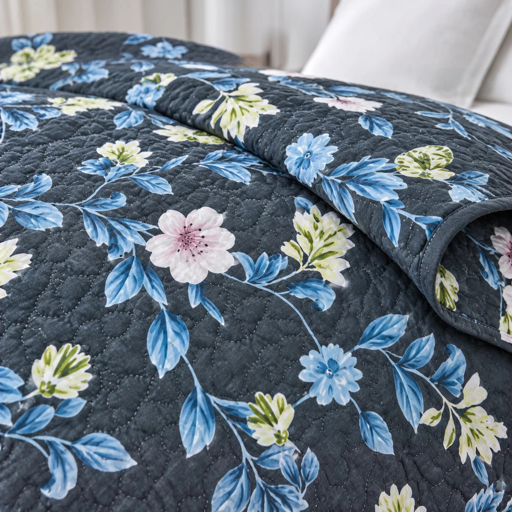 Ultrasonic 1-Piece Printed Quilt in navy with blue and pink floral pattern, 220 x 200 cm.