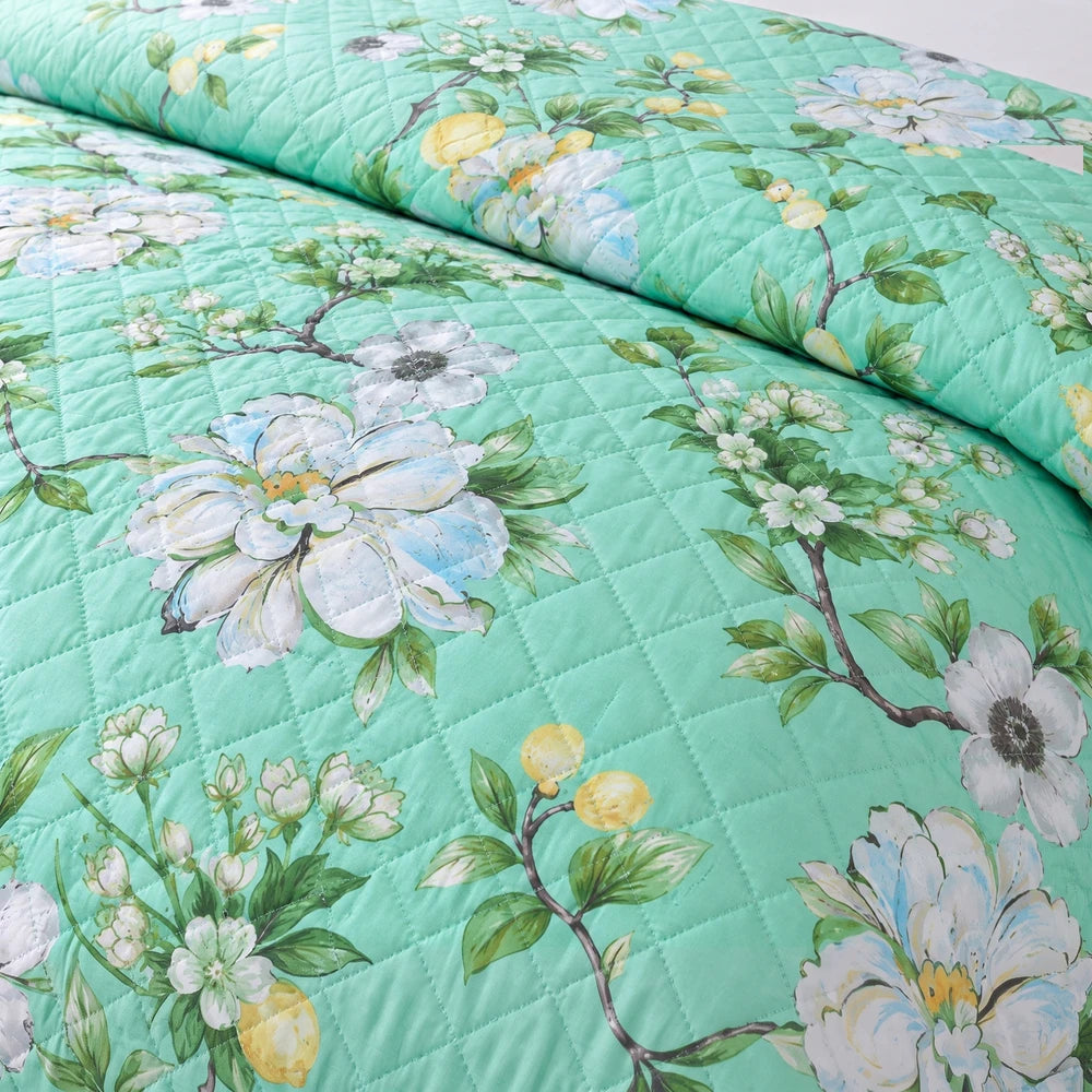 Ultrasonic 1-Piece Printed Quilt in turquoise with large floral motif, green leaves, and yellow blossoms (220 x 200 cm).